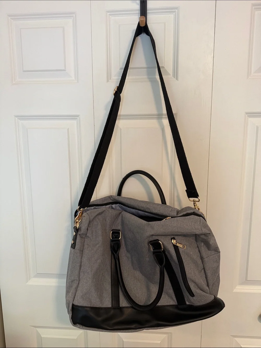 Source Unknown Gray and Black Men’s Duffel Bag with Detachable Strap
